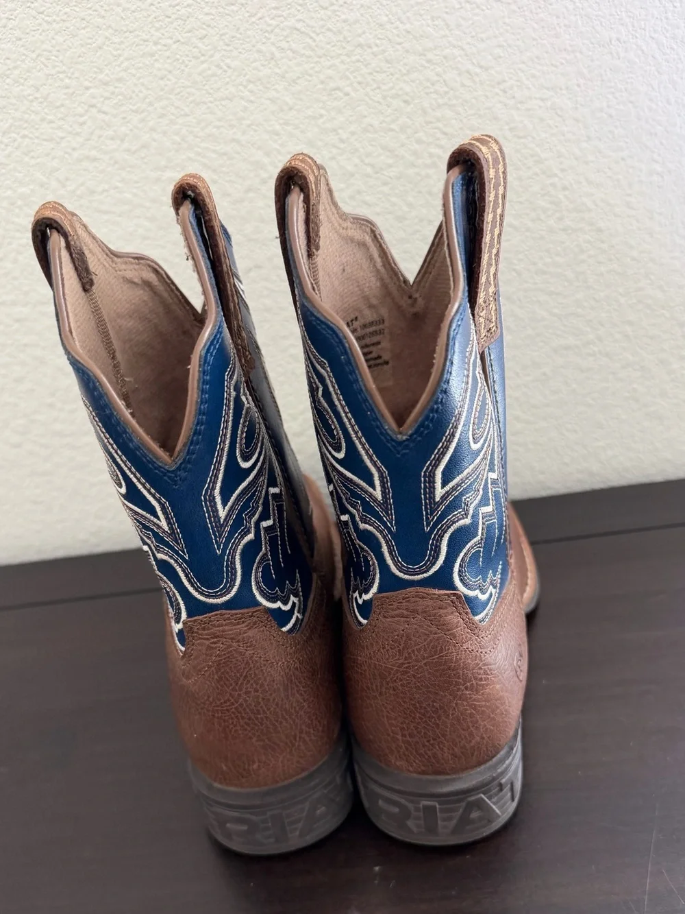 Ariat Kids Sorting Pen Leather Cowboy Boots with Blue Embroidered Shaft Size 3
